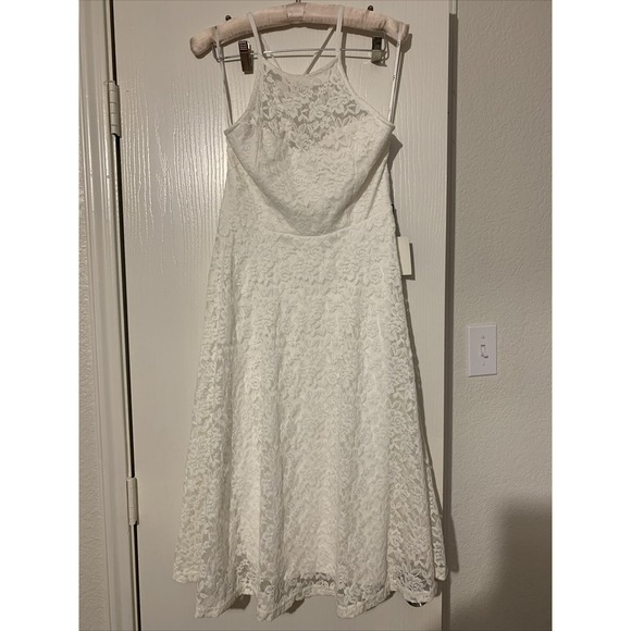 Lulus Dresses & Skirts - Lulus Women's Dress Fit And Flare Medium Snow White Floral Pattern NWT Sexy